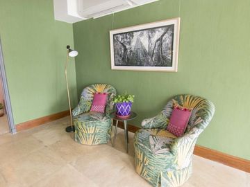 Bargain Bi-Level Penthouse for Sale in Two Lafayette Square in Salcedo Village, Makati City