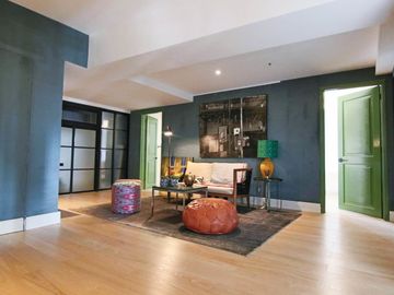 Bargain Bi-Level Penthouse for Sale in Two Lafayette Square in Salcedo Village, Makati City