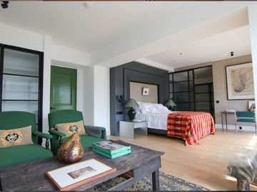 Bargain Bi-Level Penthouse for Sale in Two Lafayette Square in Salcedo Village, Makati City
