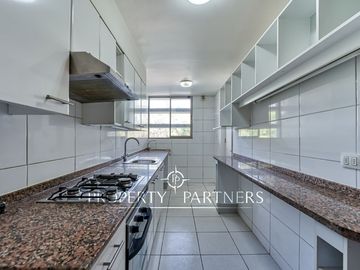 Departamento en Camino Central rodeado de áreas verdes, excelente conectividad.