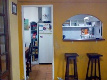VENTA - CASA PH DE 4 AMBIENTES CON PATIO - CASTELAR