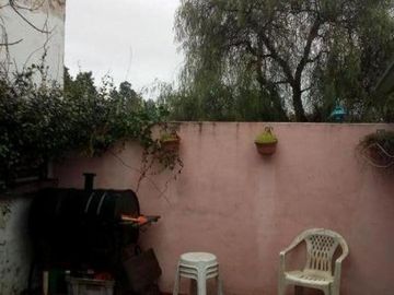 VENTA - CASA PH DE 4 AMBIENTES CON PATIO - CASTELAR