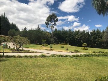 QUINTA EN VENTA PUEMBO 10.400 M2 JARDINES RESERVORIO EXCELENTE SECTOR
