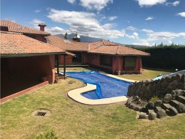 QUINTA EN VENTA PUEMBO 10.400 M2 JARDINES RESERVORIO EXCELENTE SECTOR