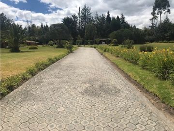 QUINTA EN VENTA PUEMBO 10.400 M2 JARDINES RESERVORIO EXCELENTE SECTOR