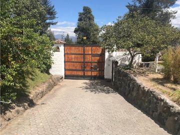 QUINTA EN VENTA PUEMBO 10.400 M2 JARDINES RESERVORIO EXCELENTE SECTOR
