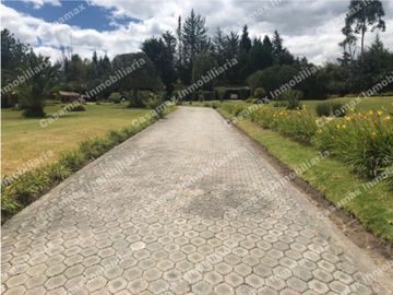 QUINTA EN VENTA PUEMBO 10.400 M2 JARDINES RESERVORIO EXCELENTE SECTOR