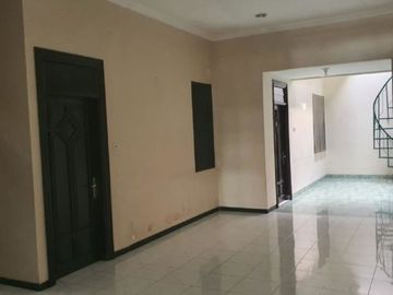 Rumah Wisma Mukti Klampis Hadap Selatan