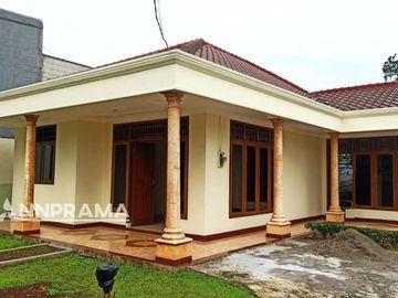 Rumah lahan luas di pinggir jalan raya Caringin Depok