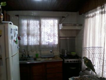 CASA EN BUEN ESTADO CON UN DEPARTAMENTO INDEPENDIENTE EN SU FRENTE