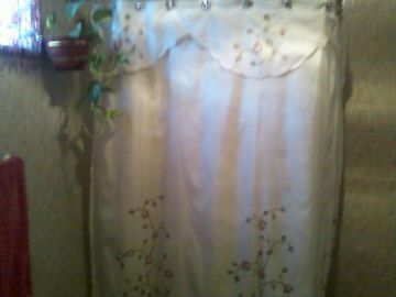 CASA EN BUEN ESTADO CON UN DEPARTAMENTO INDEPENDIENTE EN SU FRENTE