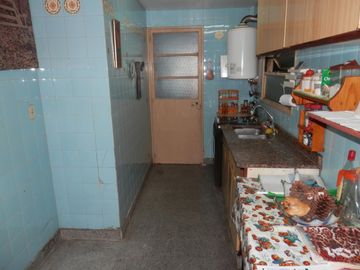 Departamento 2 amb. con balcón corrido.