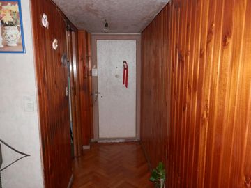 Departamento 2 amb. con balcón corrido.