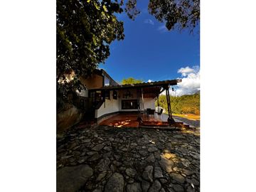 SE VENDE HERMOSA FINCA EN BARBOSA ANTIOQUIA