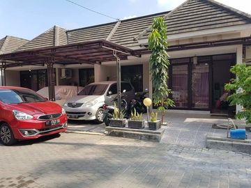 Rumah dalam perumahan dekat kampus UMY