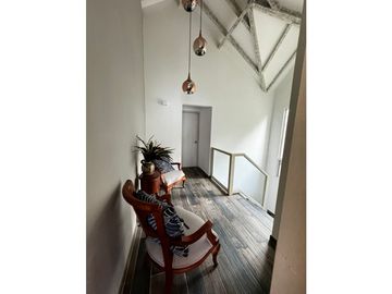 Casa esquinera en conjunto cerrado en venta sector la Reanault