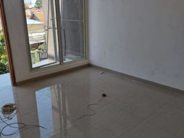 RUMAH GRESS Area Tenggilis Hadap selatan, Strategis