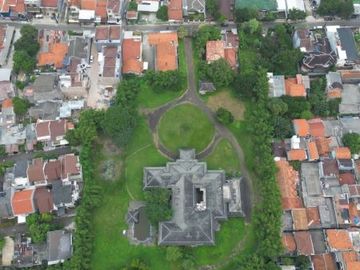 DIJUAL RUMAH dgn TANAH LUAS di Jl KECAPI / JAGAKARSA, JAKSEL