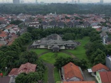 DIJUAL RUMAH dgn TANAH LUAS di Jl KECAPI / JAGAKARSA, JAKSEL