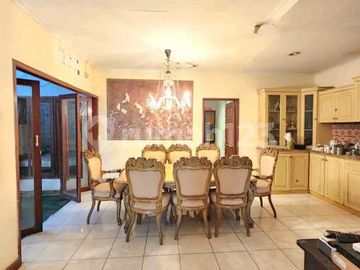 Rumah 2 Lantai Area Elit Pondok Indah, Hanya 5 Menit Jalan Kaki ke Mall