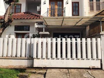 Rumah 2 Lantai Area Elit Pondok Indah, Hanya 5 Menit Jalan Kaki ke Mall
