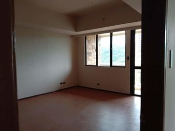Tagaytay Studio Unit RFO - Golf coarse view