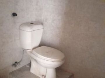 rumah 2 lantai dekat keluraha. Kebalen