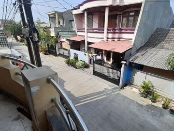 rumah 2 lantai dekat keluraha. Kebalen