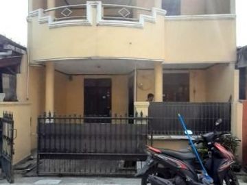 rumah 2 lantai dekat keluraha. Kebalen