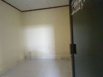 rumah 2 lantai dekat keluraha. Kebalen