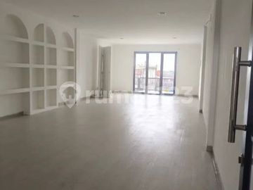 Ruko 3 Lantai, Luas Bangunan 190 Meter di Kawasan Premium