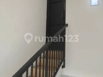 Ruko 3 Lantai, Luas Bangunan 190 Meter di Kawasan Premium