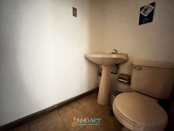Arriendo oficina con 4 privados en el centro de Temuco