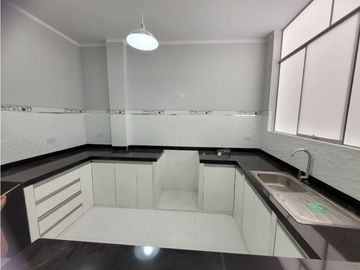REMATE DE DEPARTAMENTO CON ESTACIONAMIENTO FRENTE A CONDOMINIO LOS SAUCES