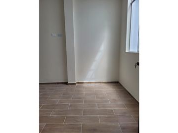 REMATE DE DEPARTAMENTO CON ESTACIONAMIENTO FRENTE A CONDOMINIO LOS SAUCES