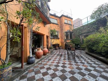 CASA EN LOMAS DE CHAPULTEPEC