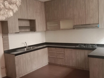 Rumah Siap Huni full renov Lokasi : Eastcoast Park, jalan boulevard Pakuwon City
