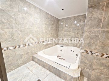 Casa en venta de 5 dorm Y Piscina en Jardin Alto