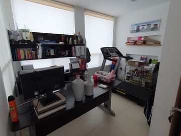 En Venta Casa en Claustros de las Misiones, Centro Sur de 3 Niveles, Ubicadísima