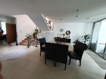 En Venta Casa en Claustros de las Misiones, Centro Sur de 3 Niveles, Ubicadísima