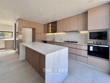 Casa nueva en VENTA de 4 Dorm en Colina