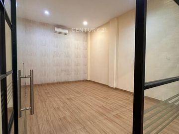 Disewakan Ruang Usaha 15 Lantai Cocok Untuk Usaha JS18564
