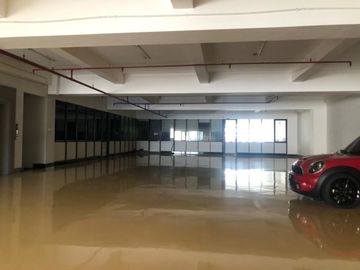 Di jual showroom mobil mewah dan sangat bagus daerah gubeng, surabaya pusat
