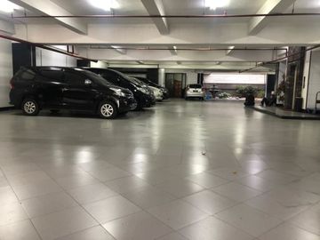 Di jual showroom mobil mewah dan sangat bagus daerah gubeng, surabaya pusat