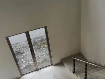 Rumah Gress Greenland Residence , Strategis