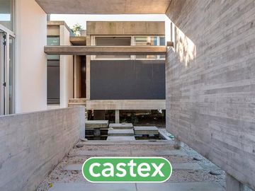 Casa en venta en Santa Catalina con salida al río