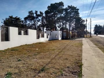 VENTA DE DUPLEX A ESTRENAR EN COMPLEJO SOBRE EL RIO CON SEGURIDAD 24 HS. PISCINA. GIM. BAJADA PROPIA AL RIO