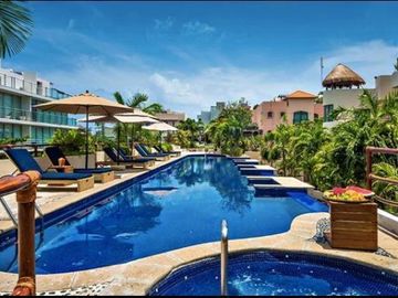 Penthouse de 3 recamaras con jacuzzi privado a pasos del mar y la quinta avenida