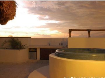 Penthouse de 3 recamaras con jacuzzi privado a pasos del mar y la quinta avenida