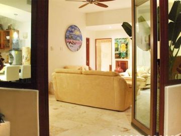 Penthouse de 3 recamaras con jacuzzi privado a pasos del mar y la quinta avenida